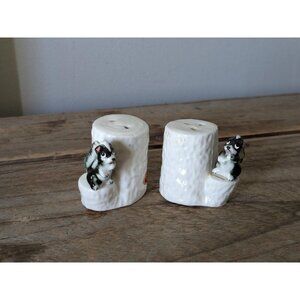 3/25$ Cute skunks on a log salt and pepper shakers, Made in Japan